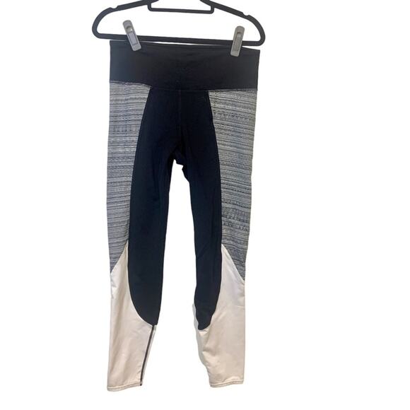 Athleta High Rise Jacquard Flow Chart Yoga Workout Leggings Medium - Picture 1 of 5